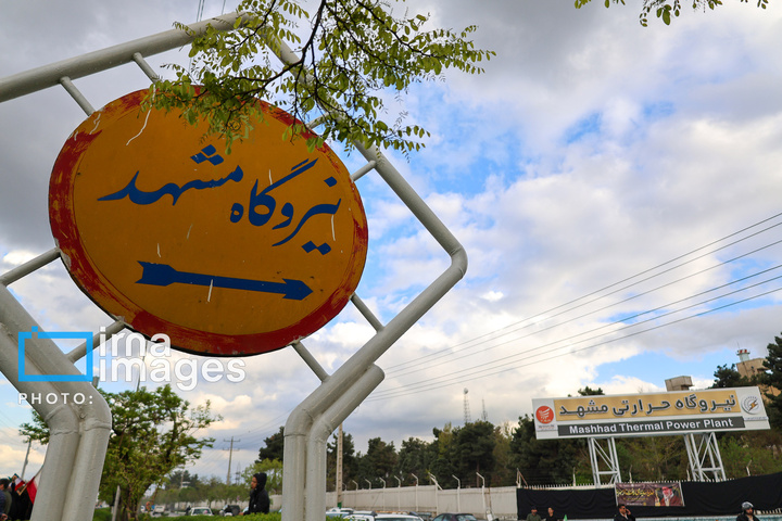 زنجیره انسانی مردم ایران اطراف نیروگاه‌ها و پل‌ها