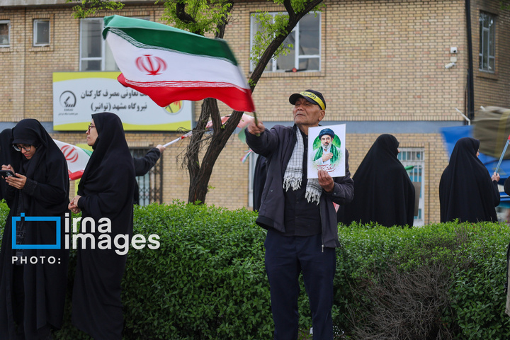 زنجیره انسانی مردم ایران اطراف نیروگاه‌ها و پل‌ها