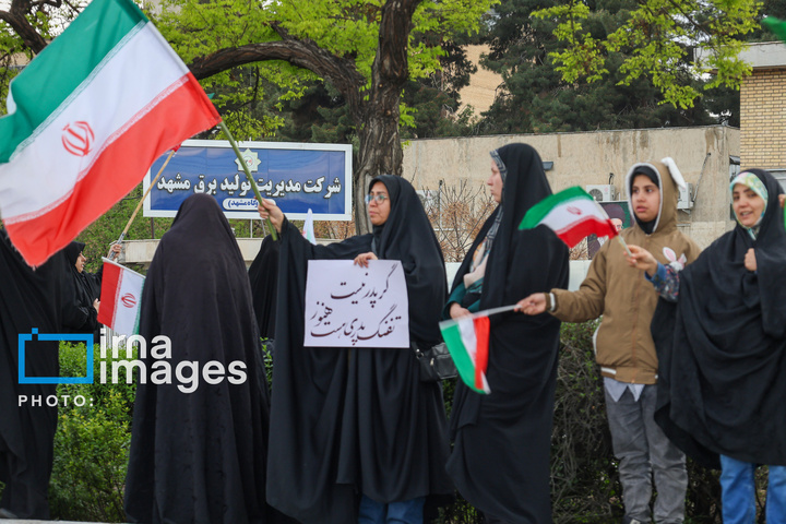 زنجیره انسانی مردم ایران اطراف نیروگاه‌ها و پل‌ها