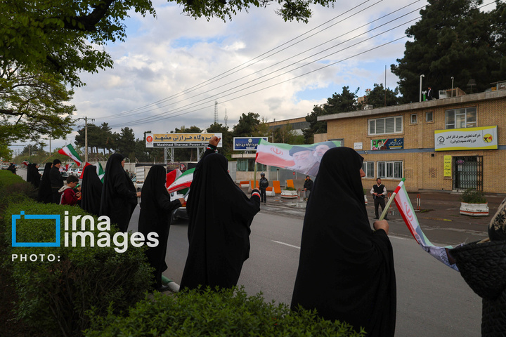 زنجیره انسانی مردم ایران اطراف نیروگاه‌ها و پل‌ها