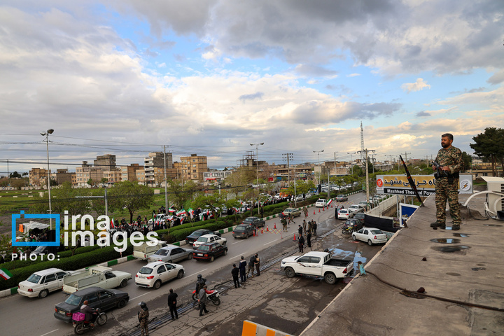زنجیره انسانی مردم ایران اطراف نیروگاه‌ها و پل‌ها