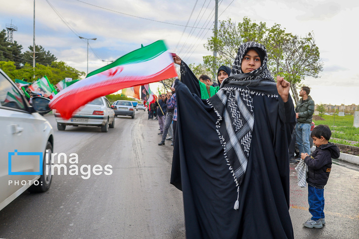 زنجیره انسانی مردم ایران اطراف نیروگاه‌ها و پل‌ها