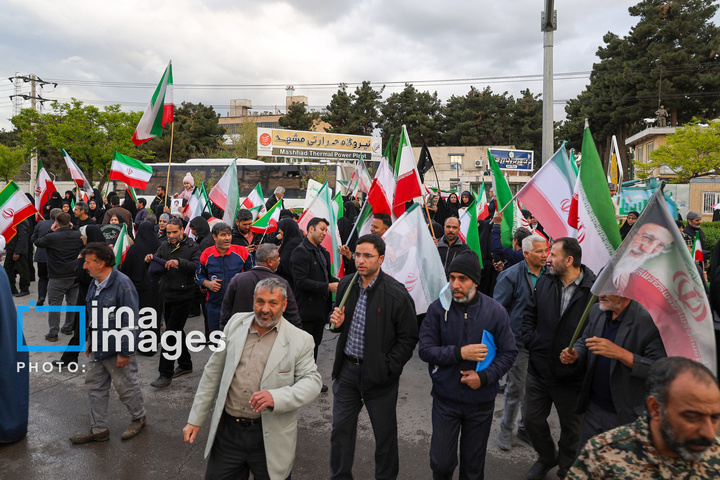 زنجیره انسانی مردم ایران اطراف نیروگاه‌ها و پل‌ها