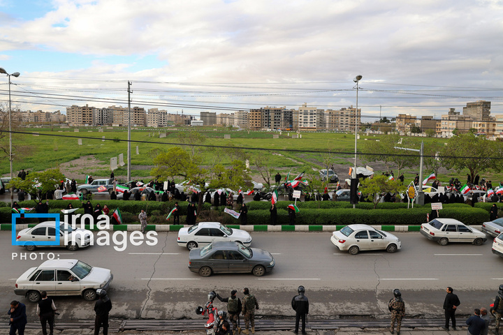 زنجیره انسانی مردم ایران اطراف نیروگاه‌ها و پل‌ها