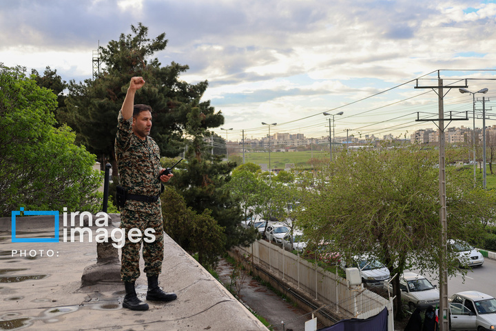 زنجیره انسانی مردم ایران اطراف نیروگاه‌ها و پل‌ها