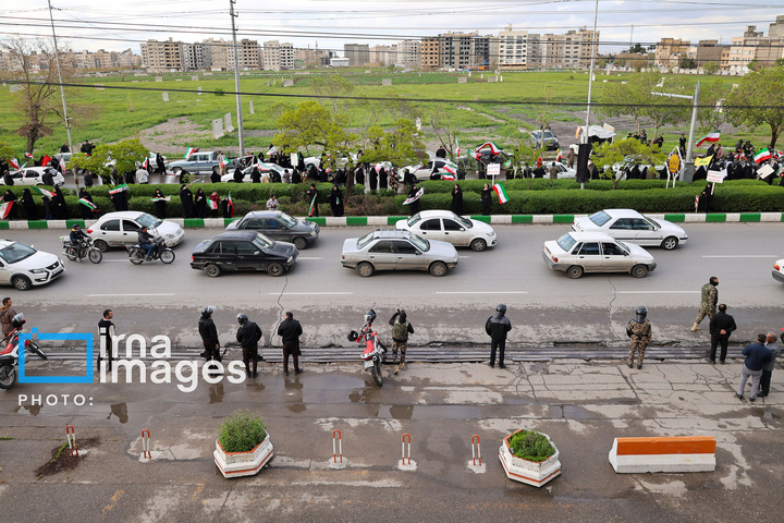 زنجیره انسانی مردم ایران اطراف نیروگاه‌ها و پل‌ها