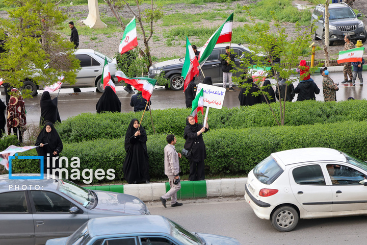 زنجیره انسانی مردم ایران اطراف نیروگاه‌ها و پل‌ها