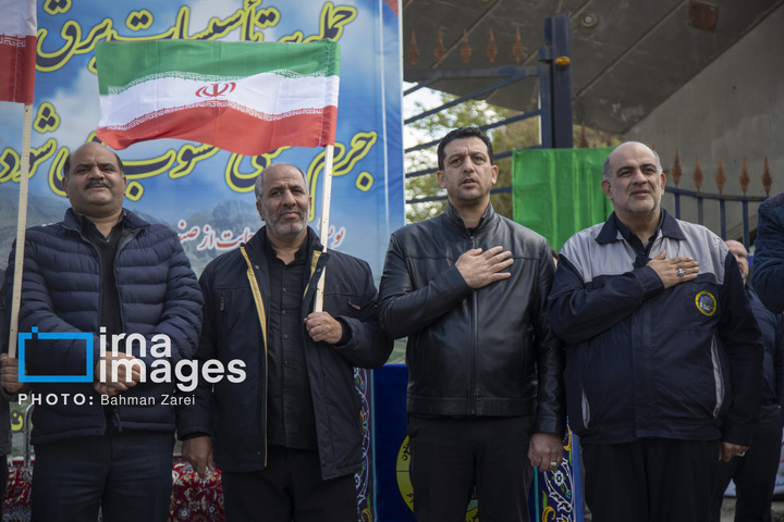 زنجیره انسانی مردم ایران اطراف نیروگاه‌ها و پل‌ها