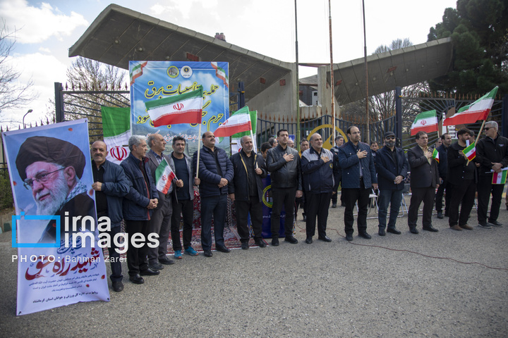 زنجیره انسانی مردم ایران اطراف نیروگاه‌ها و پل‌ها