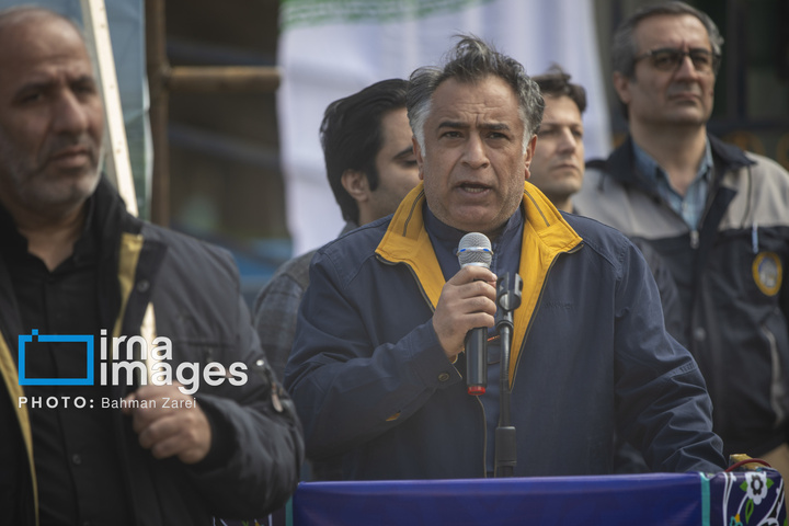 زنجیره انسانی مردم ایران اطراف نیروگاه‌ها و پل‌ها