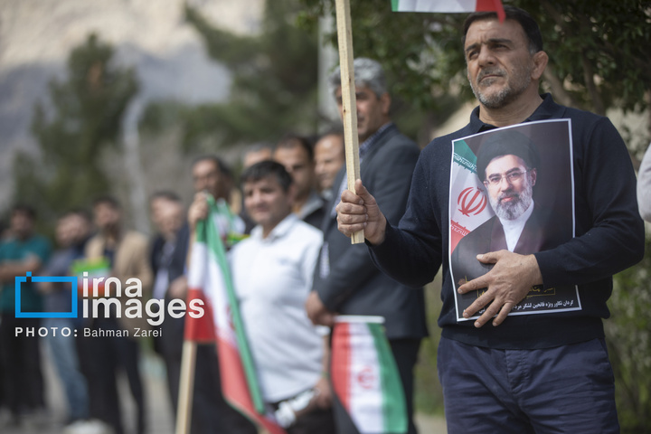 زنجیره انسانی مردم ایران اطراف نیروگاه‌ها و پل‌ها