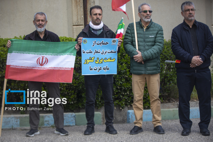 زنجیره انسانی مردم ایران اطراف نیروگاه‌ها و پل‌ها