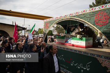 مراسم خاکسپاری پیکر شهید کمال خرازی