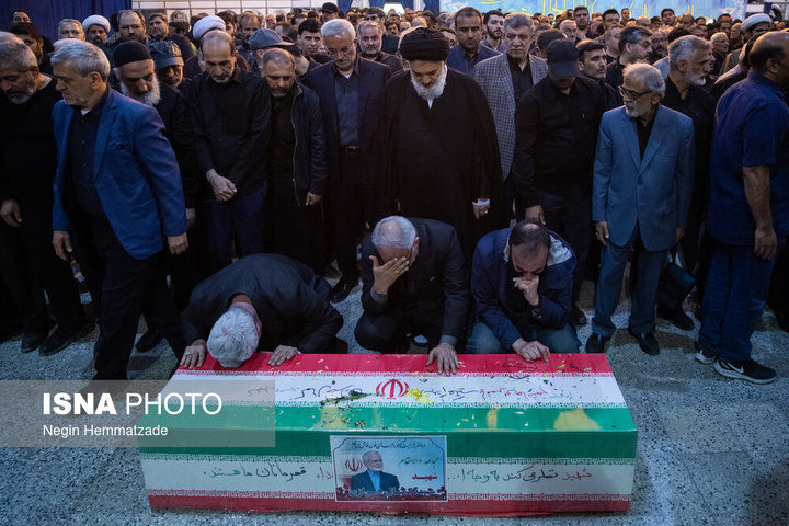 مراسم خاکسپاری پیکر شهید کمال خرازی