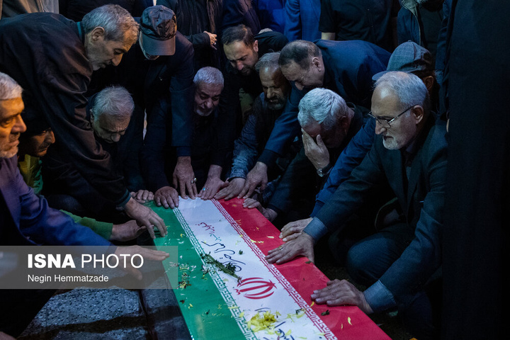 مراسم خاکسپاری پیکر شهید کمال خرازی