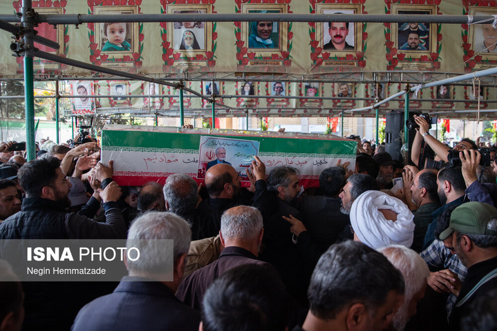 مراسم خاکسپاری پیکر شهید کمال خرازی