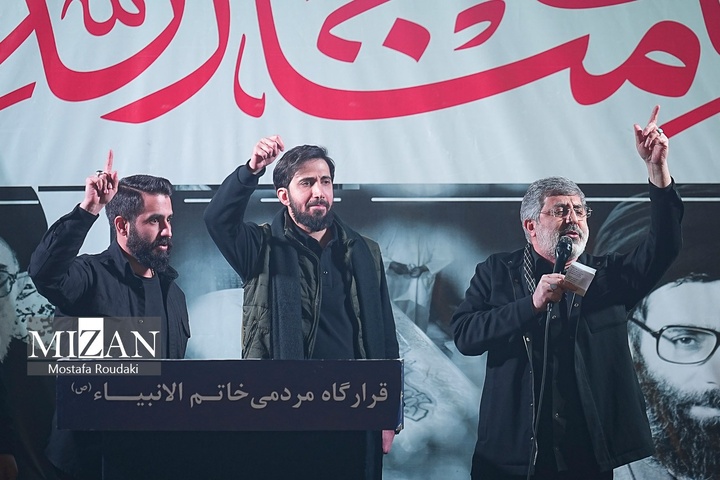 تجمع شبانه اربعین شهادت رهبر انقلاب در میدان انقلاب