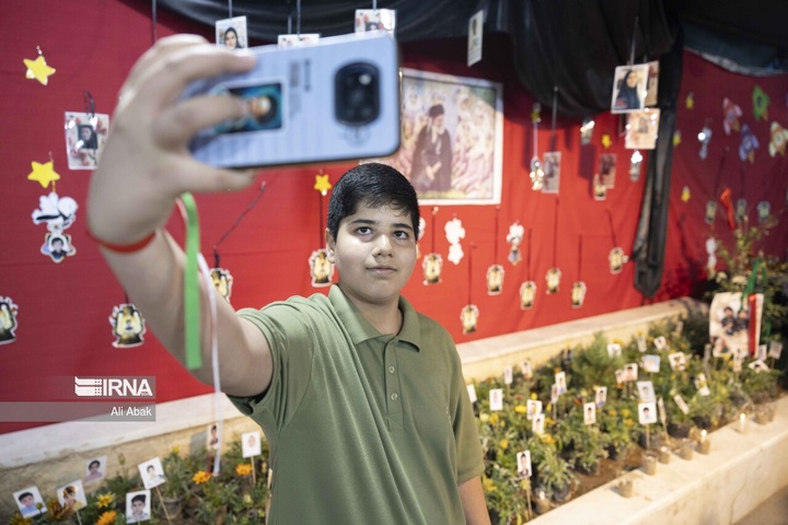 یاد دانش‌آموزان شهید میناب در حسینیه حیات طیبه