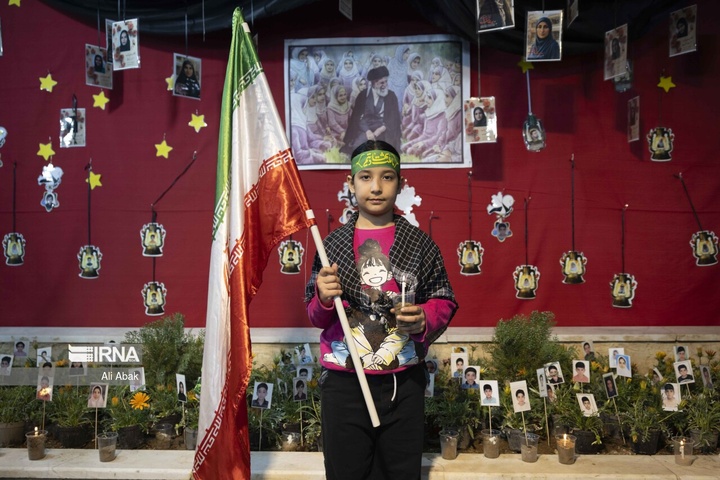 یاد دانش‌آموزان شهید میناب در حسینیه حیات طیبه