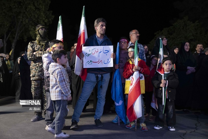 یاد دانش‌آموزان شهید میناب در حسینیه حیات طیبه