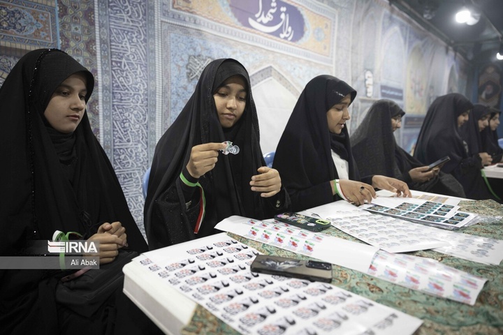 یاد دانش‌آموزان شهید میناب در حسینیه حیات طیبه