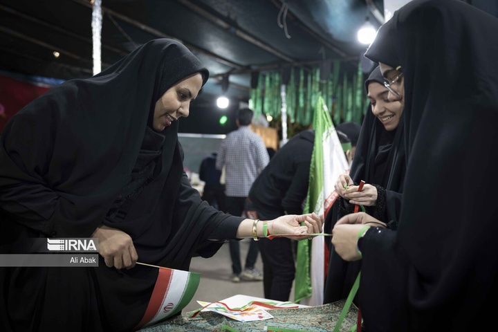 یاد دانش‌آموزان شهید میناب در حسینیه حیات طیبه