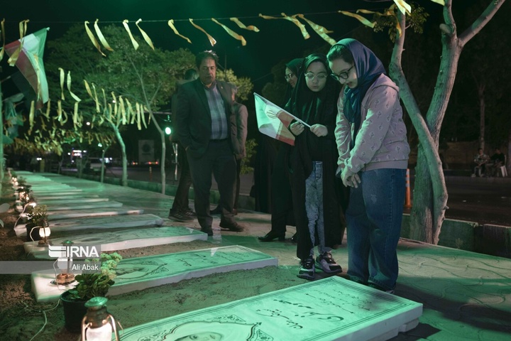 یاد دانش‌آموزان شهید میناب در حسینیه حیات طیبه