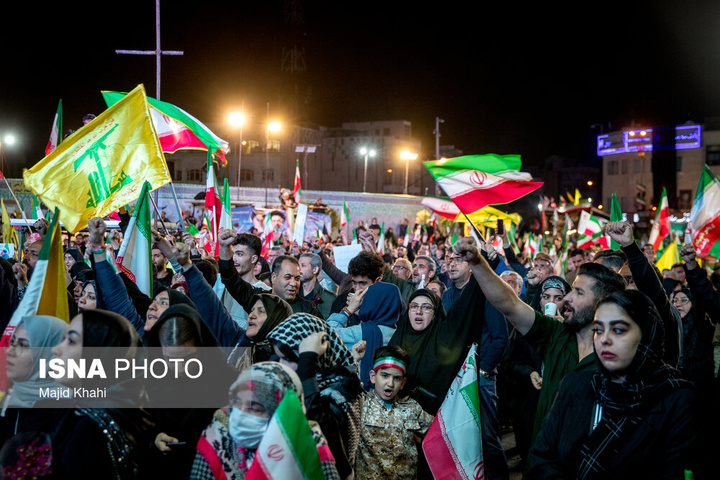 تجمع شبانه مردم در حمایت از مدافعان وطن - تهران