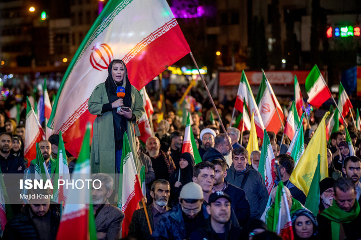 تجمع شبانه مردم در حمایت از مدافعان وطن - تهران