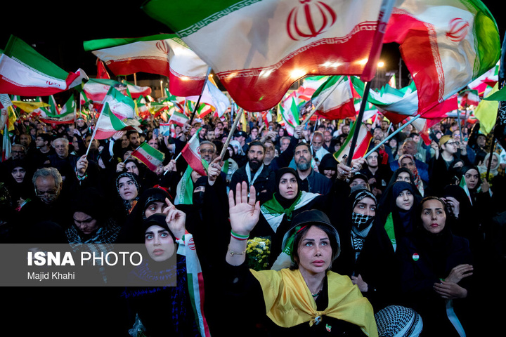 تجمع شبانه مردم در حمایت از مدافعان وطن - تهران