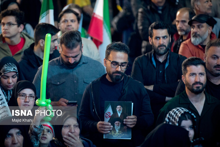 تجمع شبانه مردم در حمایت از مدافعان وطن - تهران