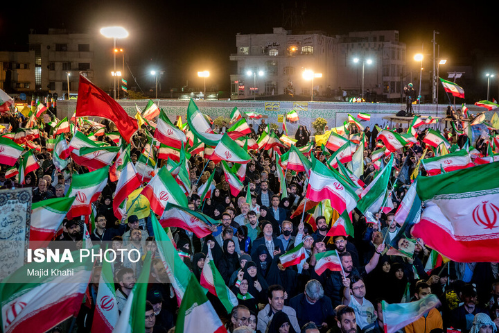 تجمع شبانه مردم در حمایت از مدافعان وطن - تهران