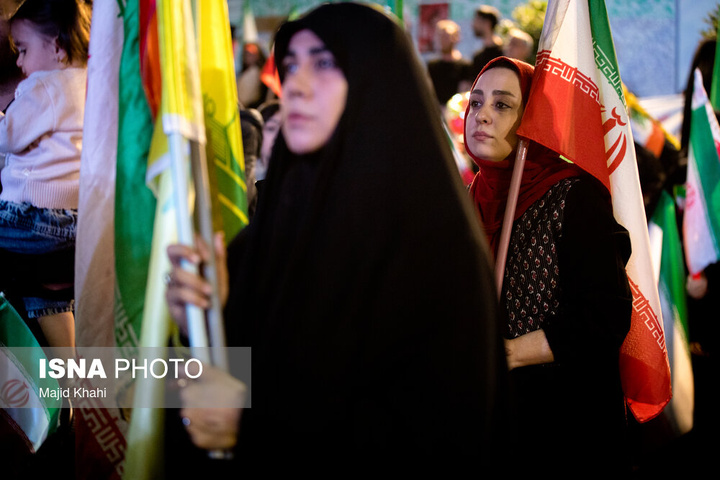 تجمع شبانه مردم در حمایت از مدافعان وطن - تهران