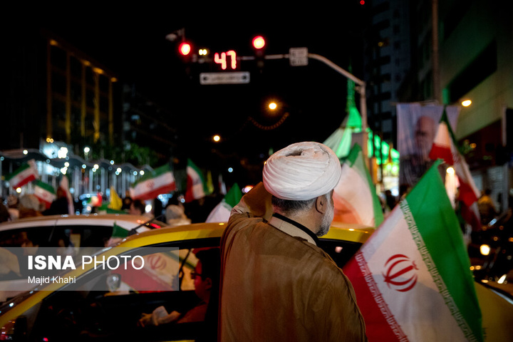 تجمع شبانه مردم در حمایت از مدافعان وطن - تهران