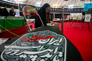 خیمه هنر در میدان شهدای هفتم تیر