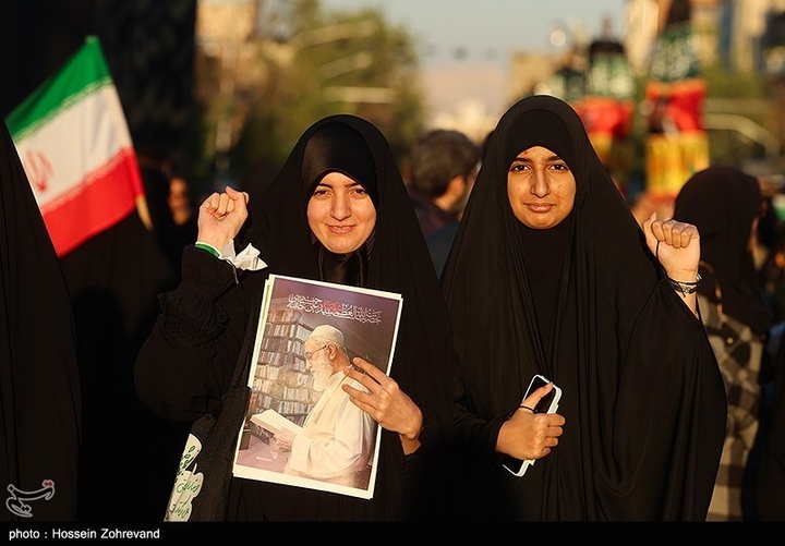 پرتره شرکت کنندگان در مراسم عزاداری چهلمین روز شهادت رهبر انقلاب در تهران