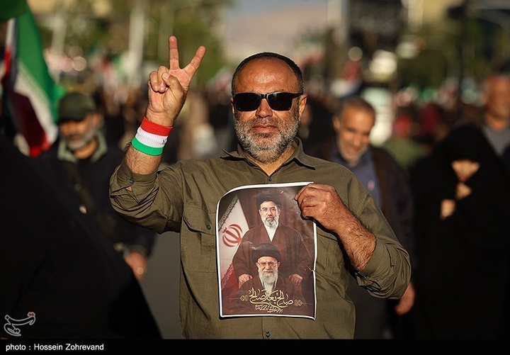 پرتره شرکت کنندگان در مراسم عزاداری چهلمین روز شهادت رهبر انقلاب در تهران