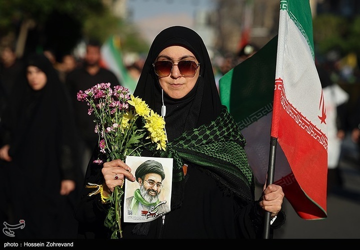 پرتره شرکت کنندگان در مراسم عزاداری چهلمین روز شهادت رهبر انقلاب در تهران