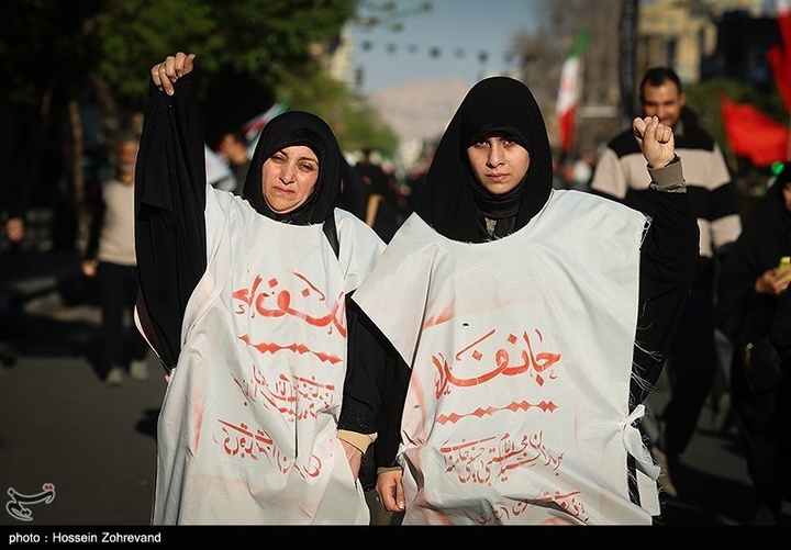 پرتره شرکت کنندگان در مراسم عزاداری چهلمین روز شهادت رهبر انقلاب در تهران