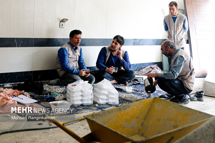 گروه‌های جهادی، پای کار بازسازی مناطق آسیب دیده در جنگ