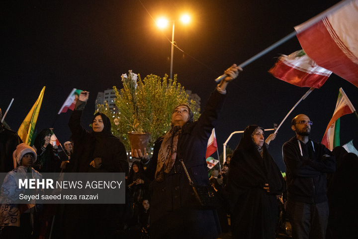 اجتماع حمایت از رزمندگان در مقابله با دشمن آمریکایی - صهیونی
