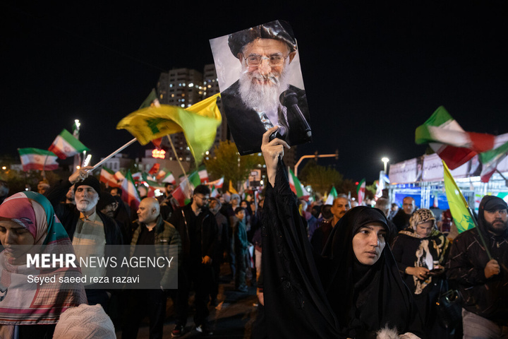 اجتماع حمایت از رزمندگان در مقابله با دشمن آمریکایی - صهیونی