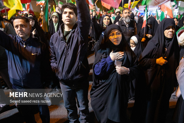 اجتماع حمایت از رزمندگان در مقابله با دشمن آمریکایی - صهیونی