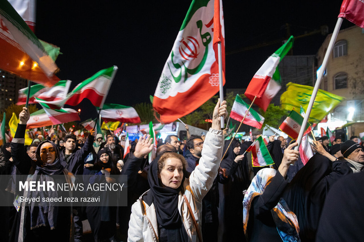 اجتماع حمایت از رزمندگان در مقابله با دشمن آمریکایی - صهیونی