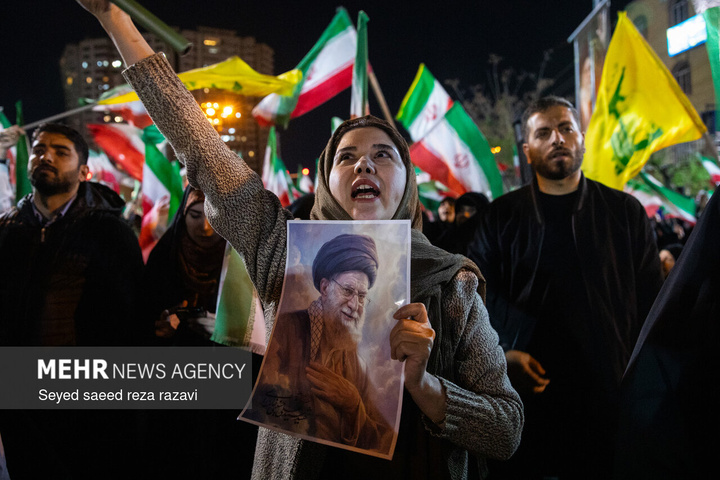 اجتماع حمایت از رزمندگان در مقابله با دشمن آمریکایی - صهیونی