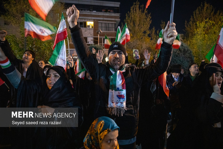 اجتماع حمایت از رزمندگان در مقابله با دشمن آمریکایی - صهیونی