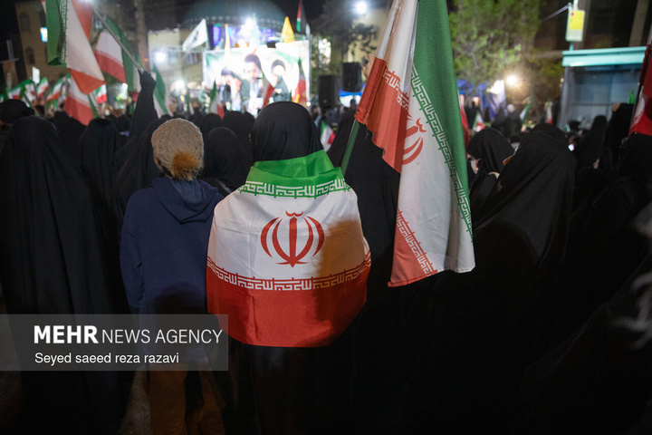 اجتماع حمایت از رزمندگان در مقابله با دشمن آمریکایی - صهیونی