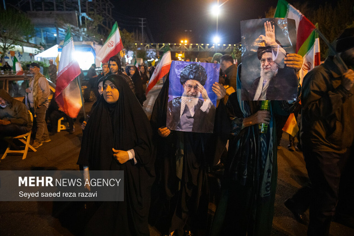 اجتماع حمایت از رزمندگان در مقابله با دشمن آمریکایی - صهیونی