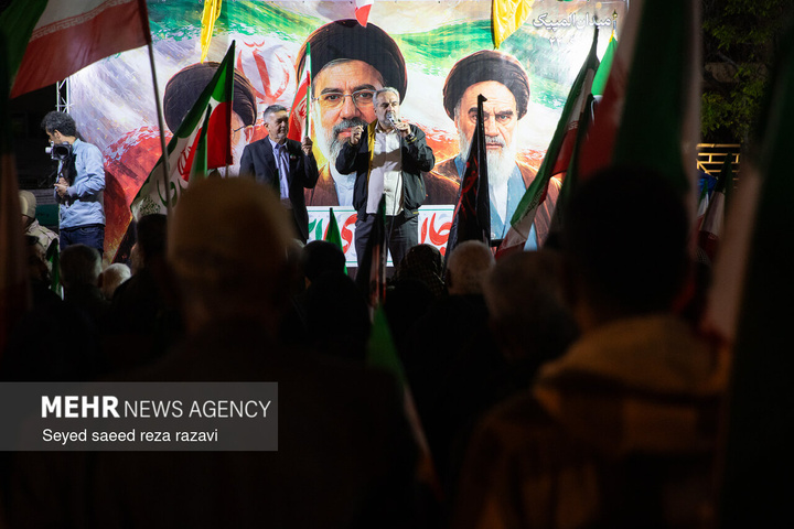 اجتماع حمایت از رزمندگان در مقابله با دشمن آمریکایی - صهیونی