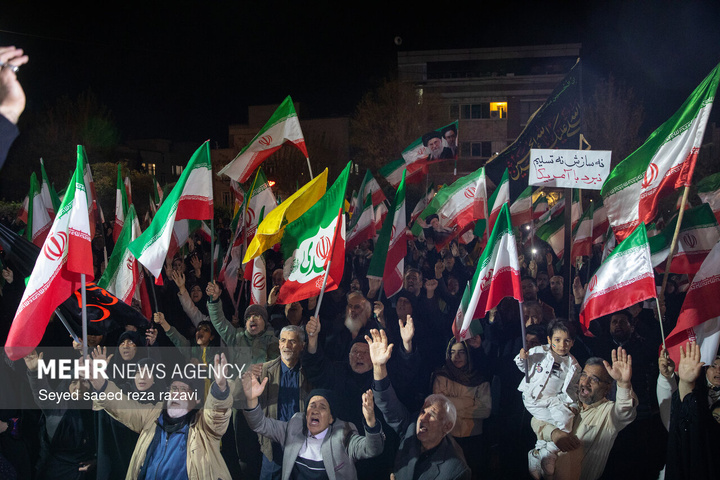 اجتماع حمایت از رزمندگان در مقابله با دشمن آمریکایی - صهیونی